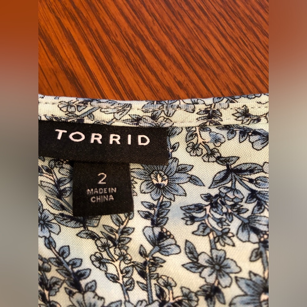 Torrid 2 blue floral top